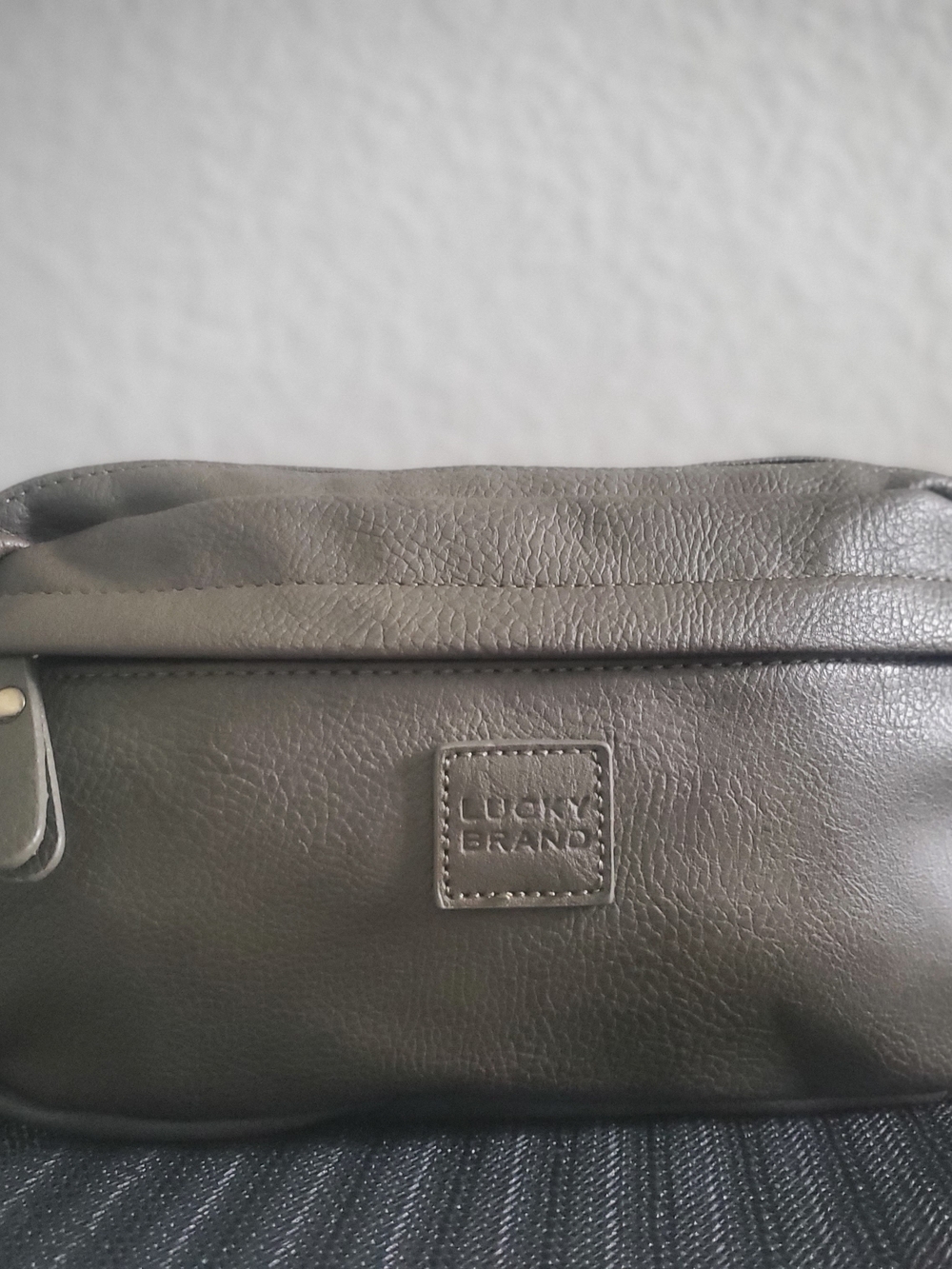 Lucky Brand Men's Olive Green Leather Faux Toiletry Bag.